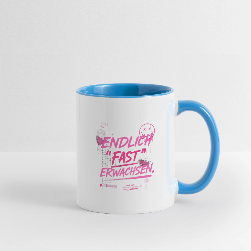 Tasse zweifarbig mit Statement "fast Erwachsen pink" - Weiß/Hellblau
