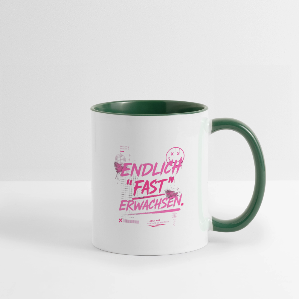 Tasse zweifarbig mit Statement "fast Erwachsen pink" - Weiß/Dunkelgrün