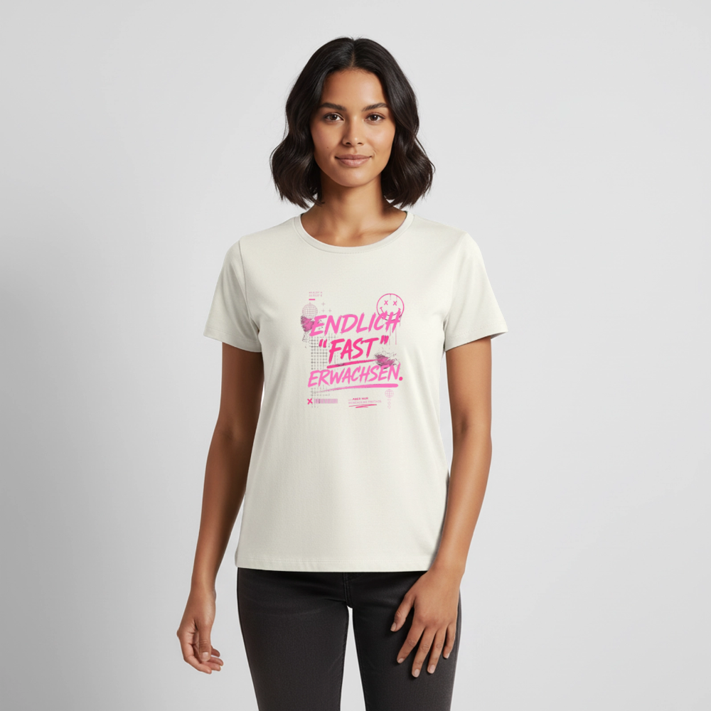 Frauen Premium T-Shirt nachhaltig "fast Erwachsen pink" - Naturweiß
