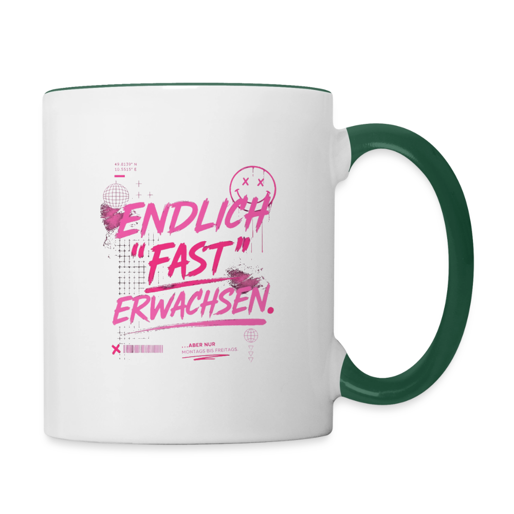 Tasse zweifarbig mit Statement "fast Erwachsen pink" - Weiß/Dunkelgrün