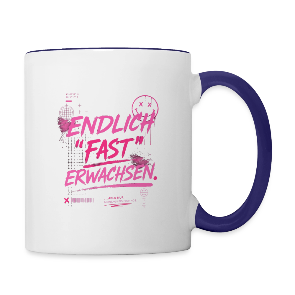 Tasse zweifarbig mit Statement "fast Erwachsen pink" - Weiß/Kobaltblau