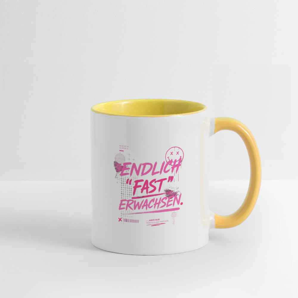 Tasse zweifarbig mit Statement "fast Erwachsen pink" - Weiß/Gelb